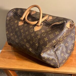Louis Vuitton Speedy 40 Handbag